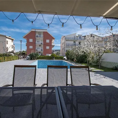 Lazy Dayz Pool Apartament Trogir