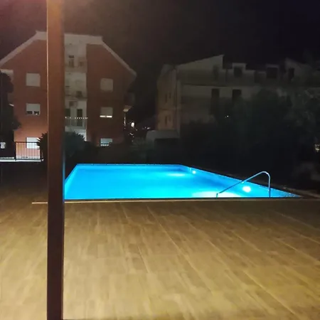 Lazy Dayz Pool Apartament