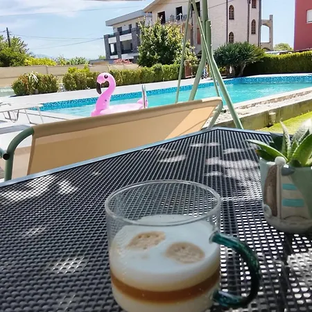 Lazy Dayz Pool * Трогір